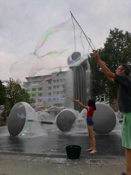 Seifenblasendarbietung, Ebertplatz, August 2018, Foto: Nadine Müseler
